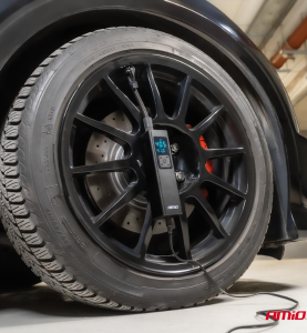 Κομπρεσέρ Αέρος Συμπιεστής Αυτοκινήτου AMIO 12V 100W με Ψηφιακή Οθόνη LED, Φακό και 4 Αντάπτορες για Λάστιχα & Φουσκωτά